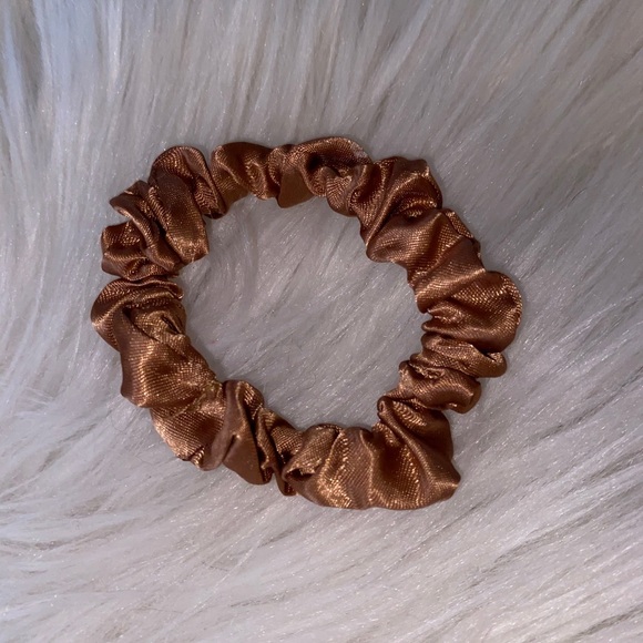 ✨Scrunchie Set ✨ - Picture 4 of 6